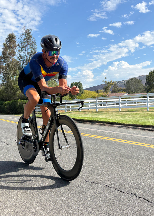 Traje de baño con mangas y diseño de chevron Forza Flisuit™ para hombre (diseña el tuyo propio)