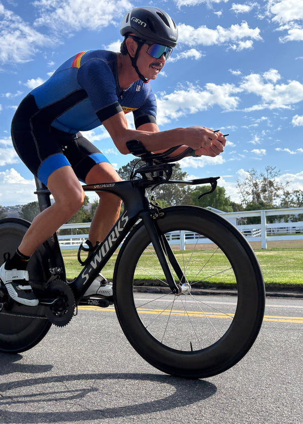 Traje de baño con mangas y diseño de chevron Forza Flisuit™ para hombre (diseña el tuyo propio)